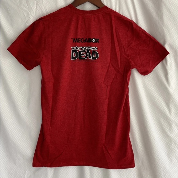 The Walking Dead Megabox Exclusive Men’s Small S Red T-shirt 2016 Saviors - Picture 2 of 3